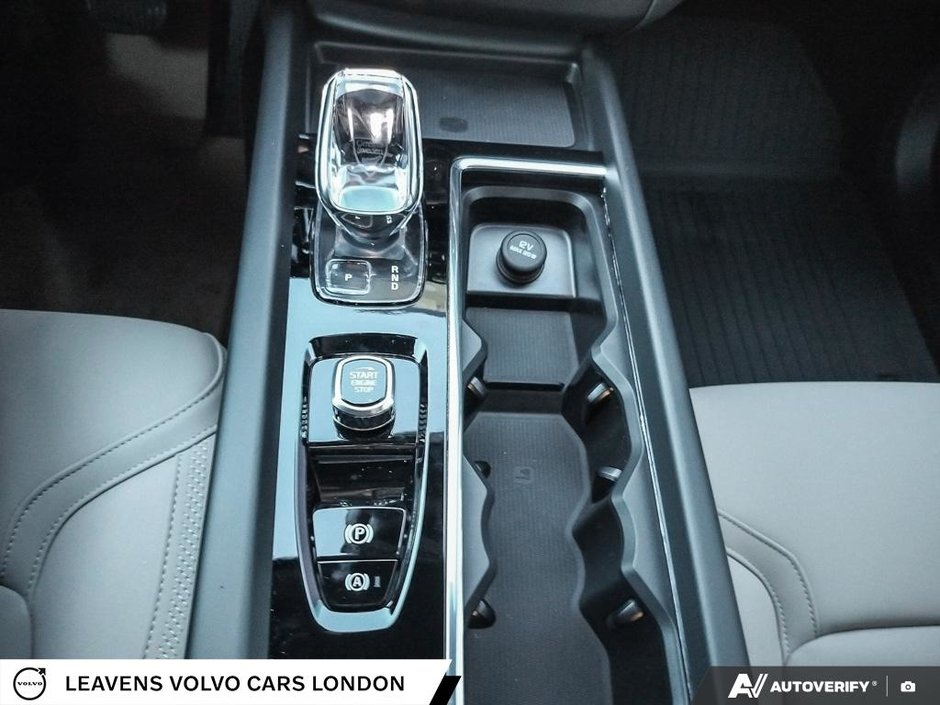 2026 Volvo XC60 PLUS DARK THEME-17