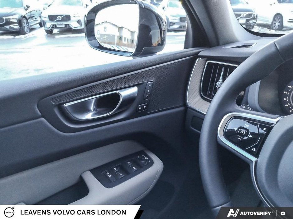 2026 Volvo XC60 PLUS DARK THEME-16