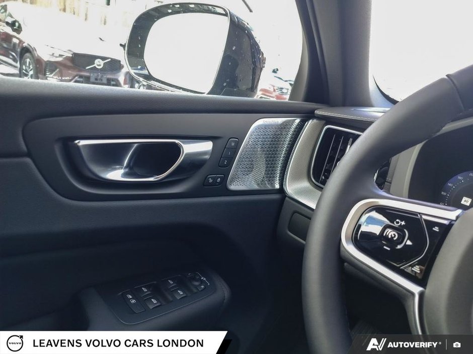 2026 Volvo XC60 ULTRA BLACK EDITION-16