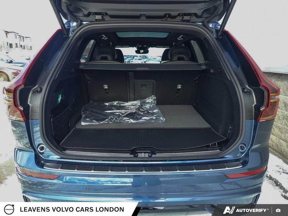 2026 Volvo XC60 ULTRA BLACK EDITION-11