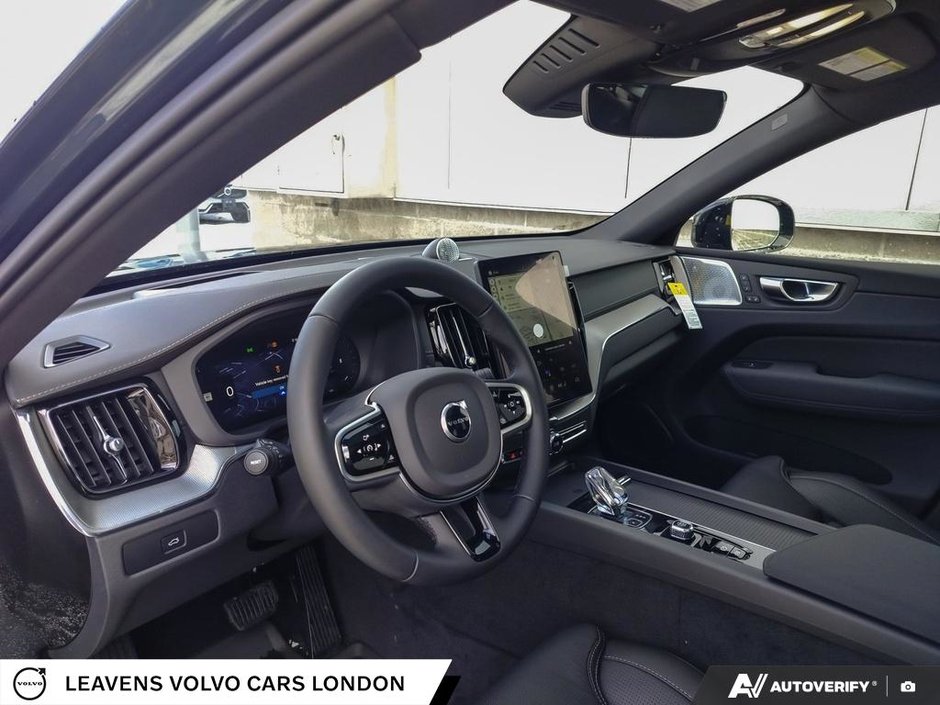 2026 Volvo XC60 ULTRA BLACK EDITION-12