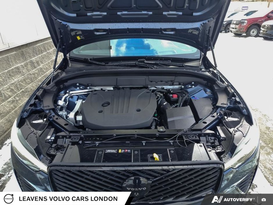 2026 Volvo XC60 ULTRA BLACK EDITION-9