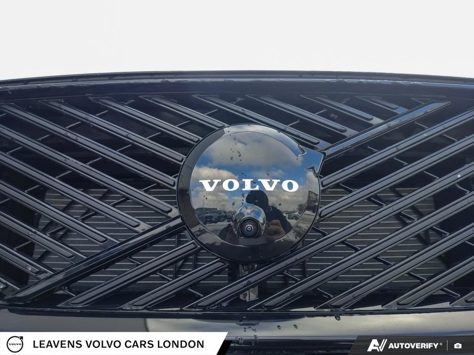 2026 Volvo XC60 ULTRA BLACK EDITION-8