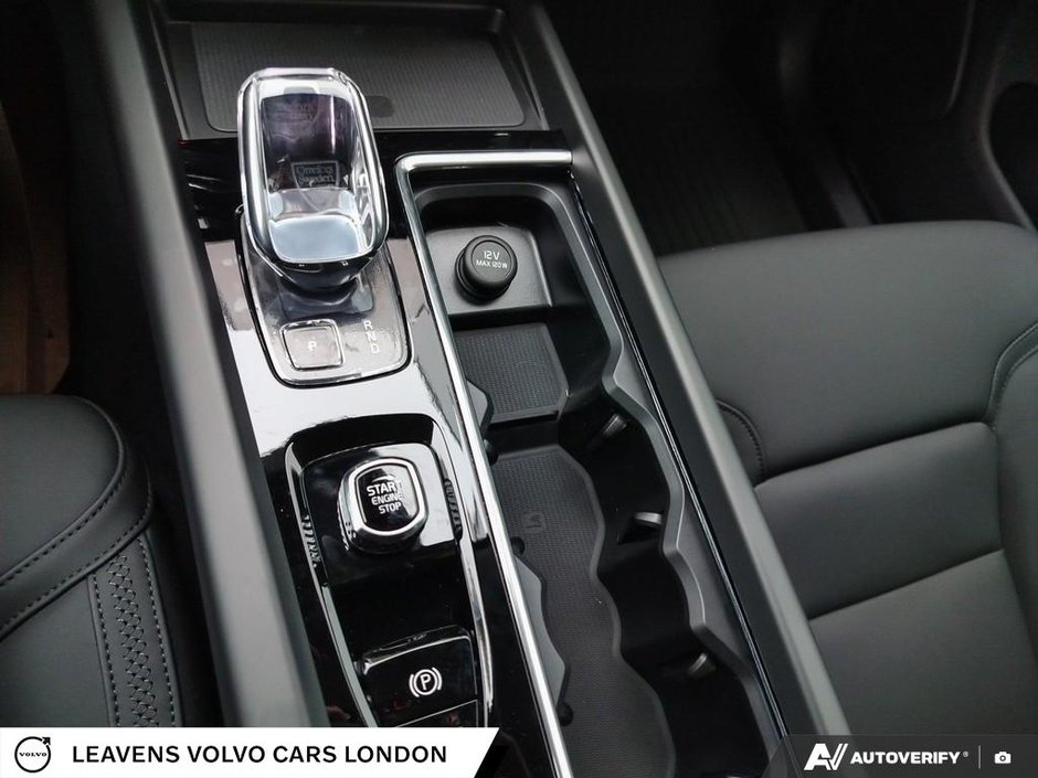 2026 Volvo XC60 CORE DARK THEME-17