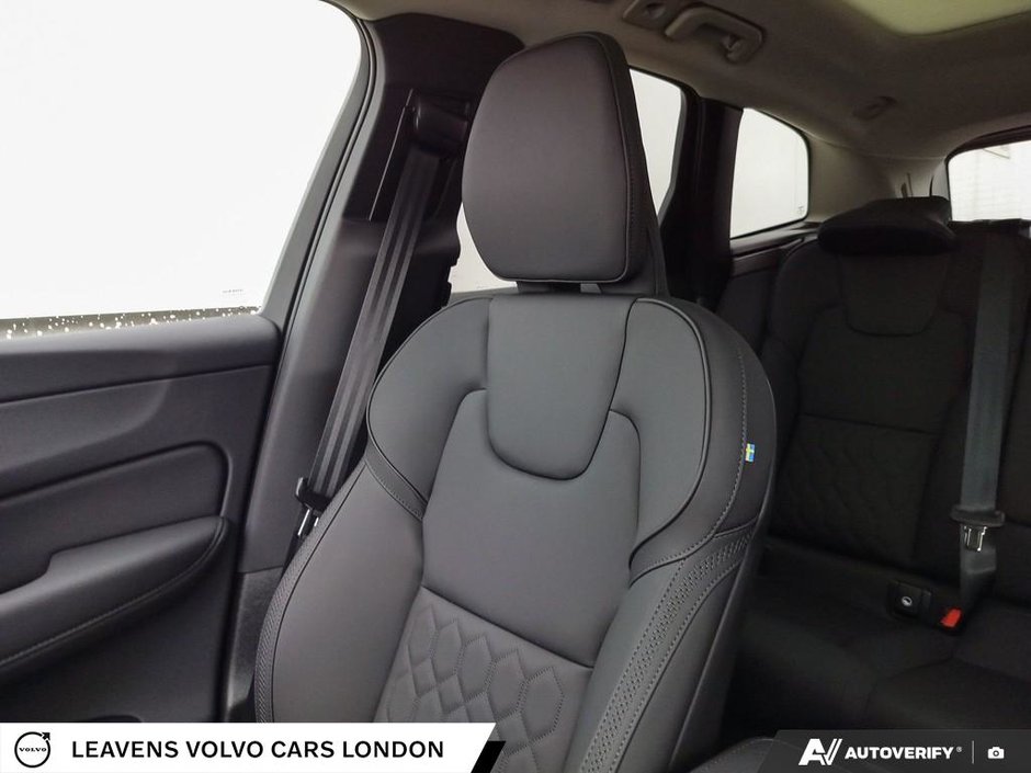 2026 Volvo XC60 CORE DARK THEME-19