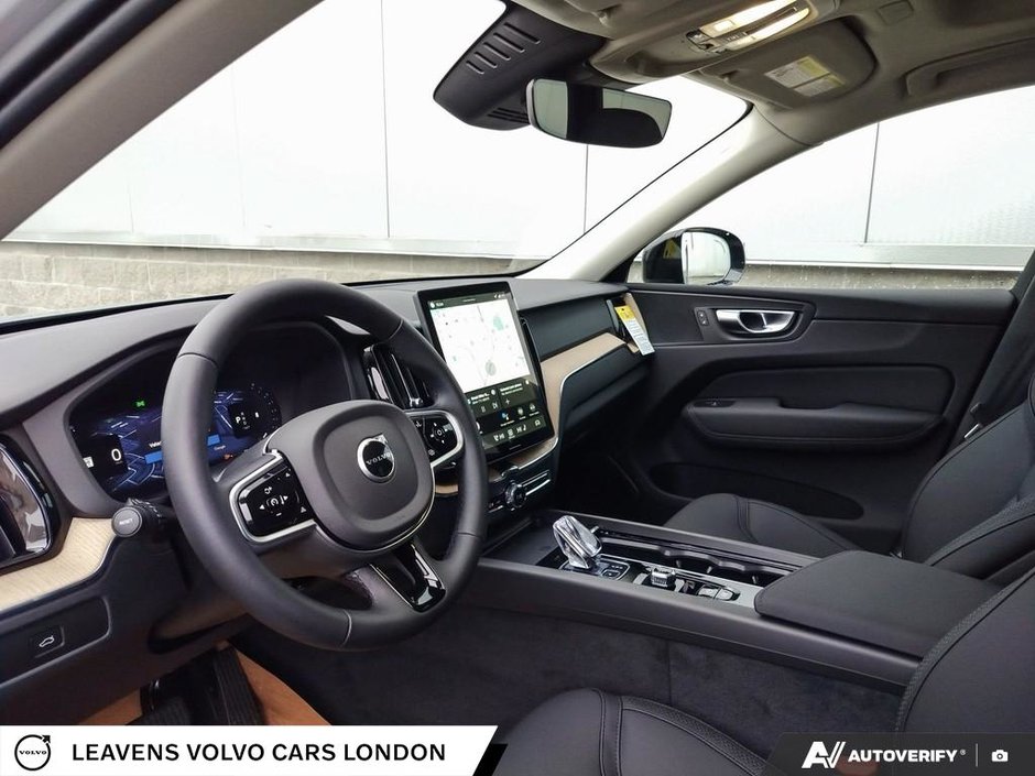 2026 Volvo XC60 CORE DARK THEME-12