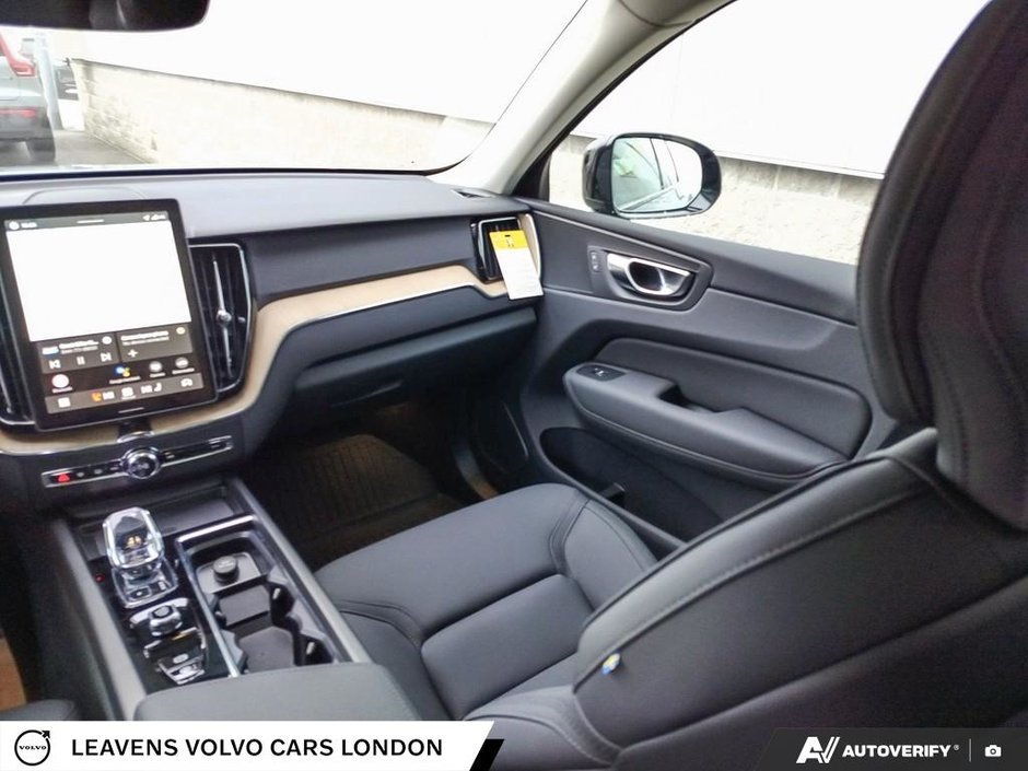 2026 Volvo XC60 CORE DARK THEME-24