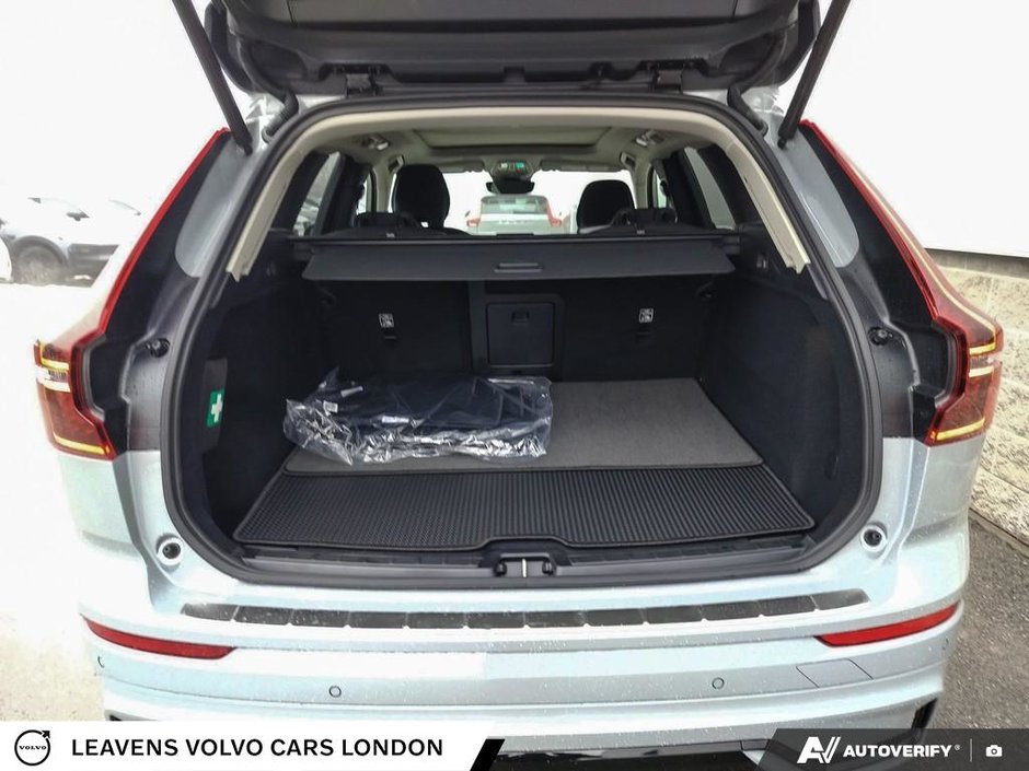 2026 Volvo XC60 CORE DARK THEME-11