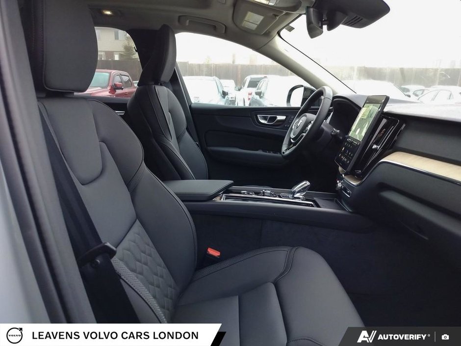 2026 Volvo XC60 CORE DARK THEME-21