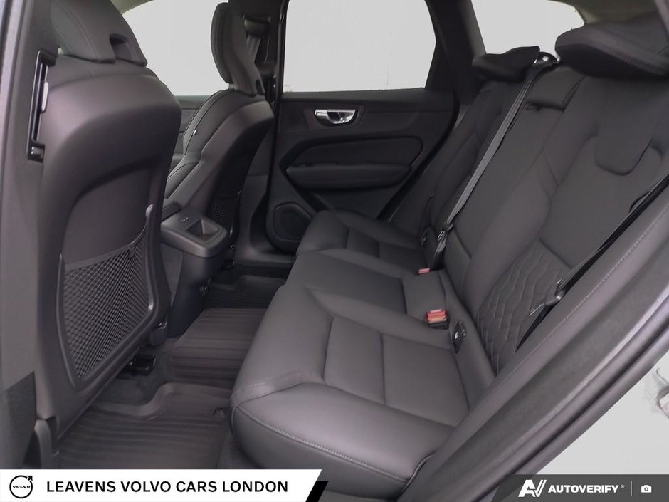 2026 Volvo XC60 CORE DARK THEME-22