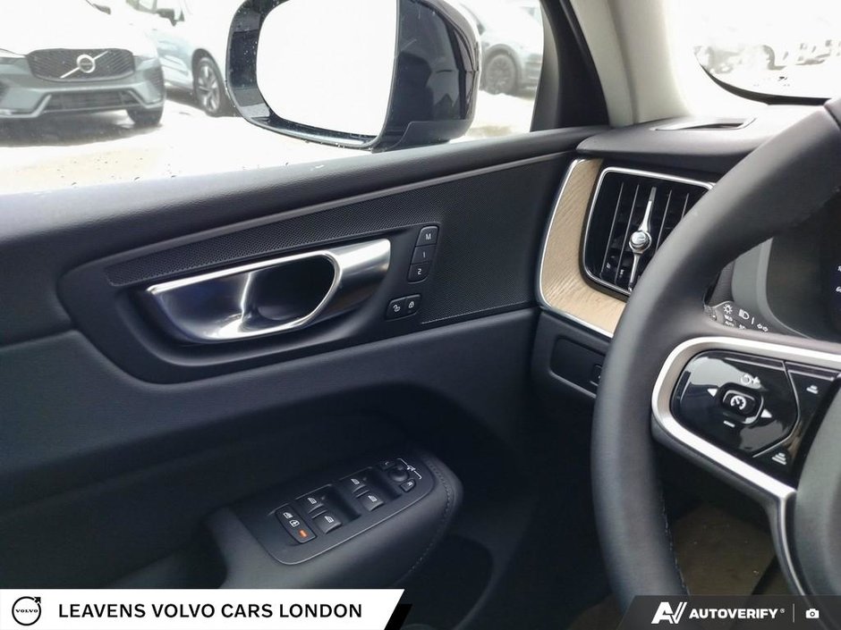 2026 Volvo XC60 CORE DARK THEME-16