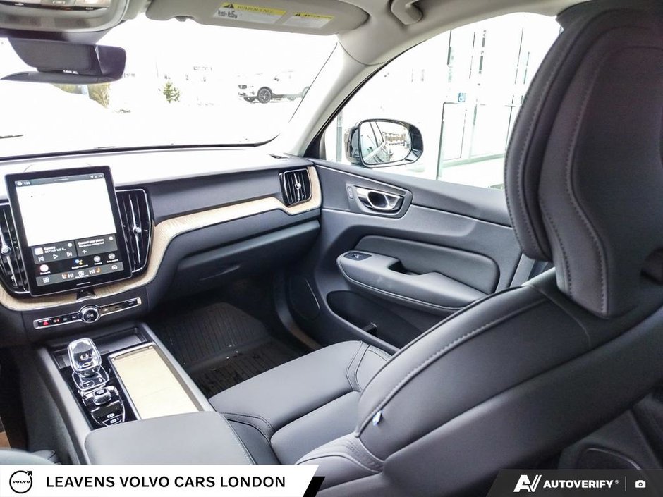 2026 Volvo XC60 PLUS DARK THEME-24