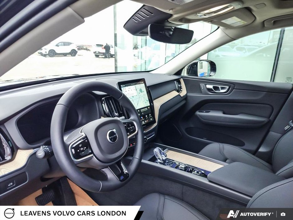 2026 Volvo XC60 PLUS DARK THEME-12