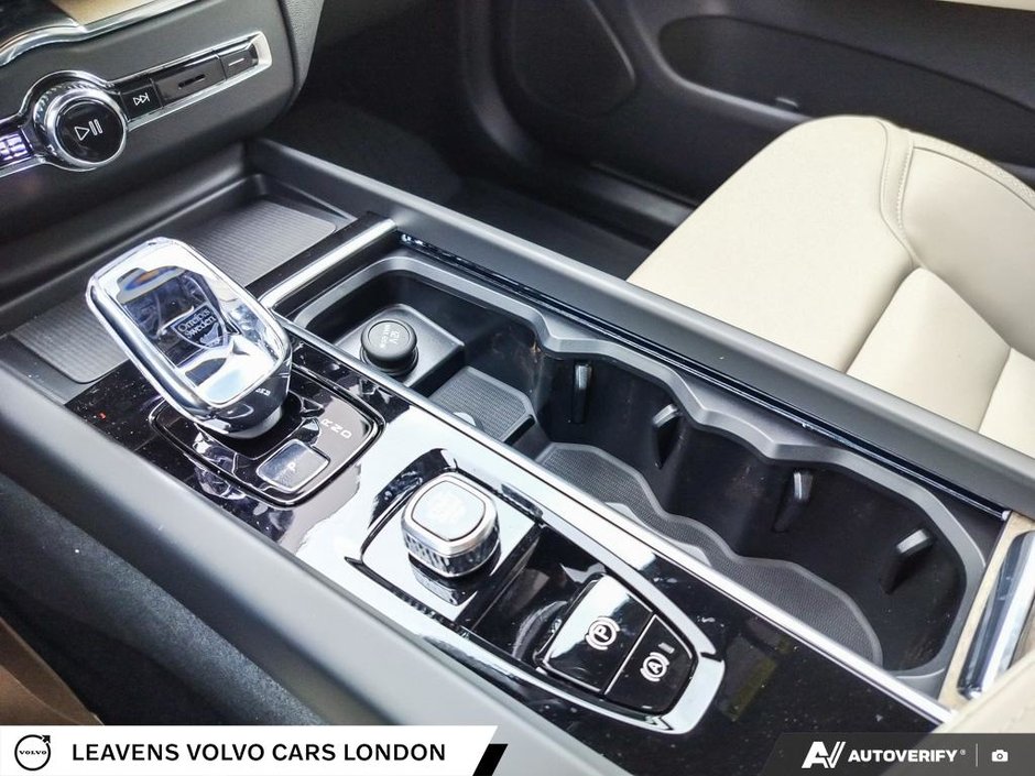 2026 Volvo XC60 PLUS DARK THEME-17