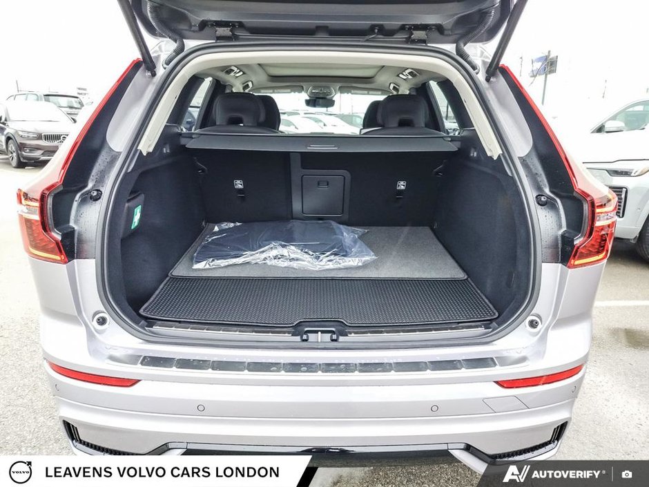 2026 Volvo XC60 PLUS DARK THEME-11