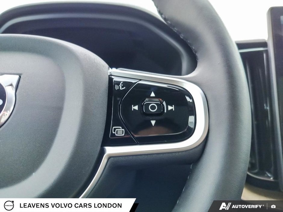 2026 Volvo XC60 PLUS DARK THEME-15