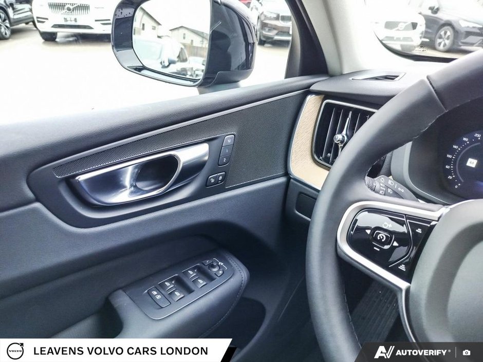 2026 Volvo XC60 PLUS DARK THEME-16