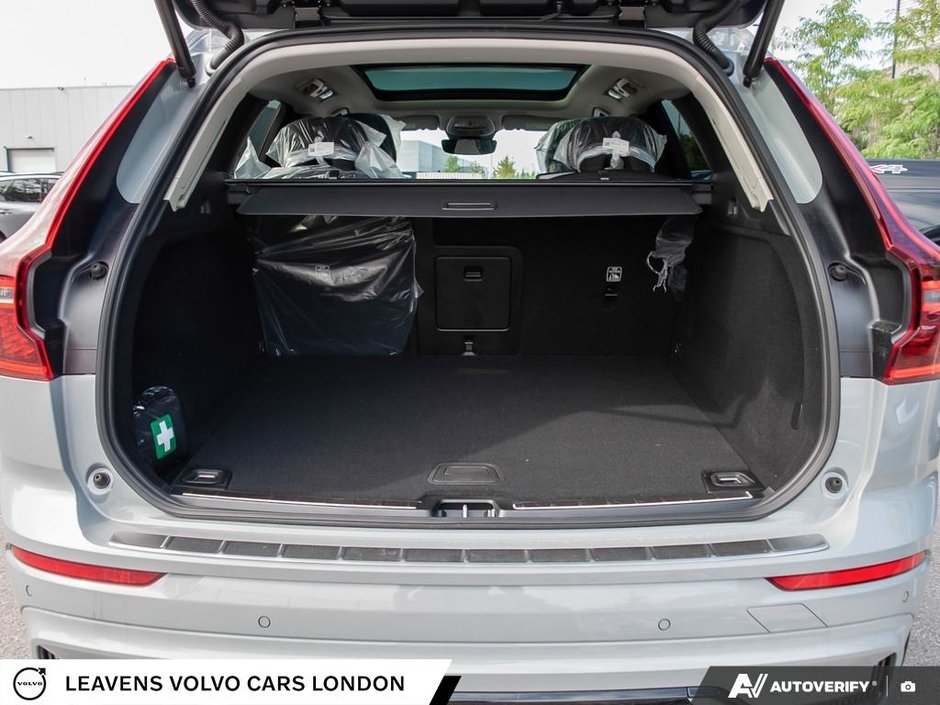 2026 Volvo XC60 PLUS DARK THEME-10