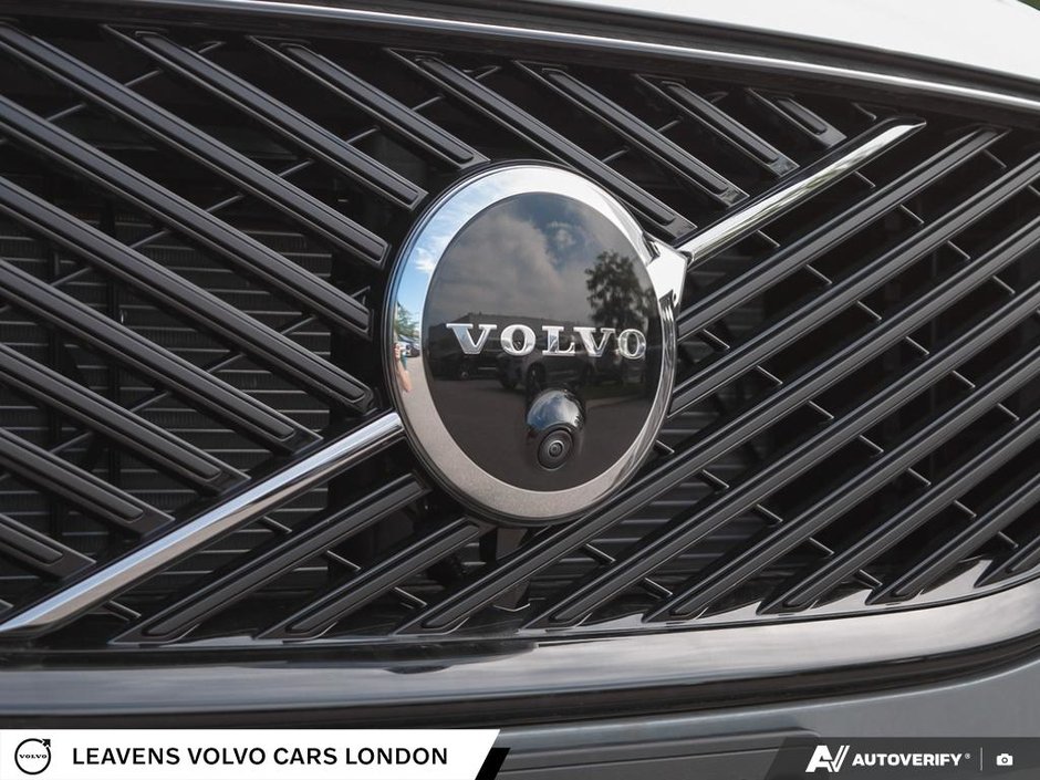 2026 Volvo XC60 PLUS DARK THEME-8