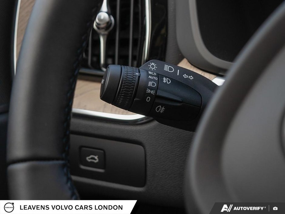 2026 Volvo XC60 PLUS DARK THEME-15