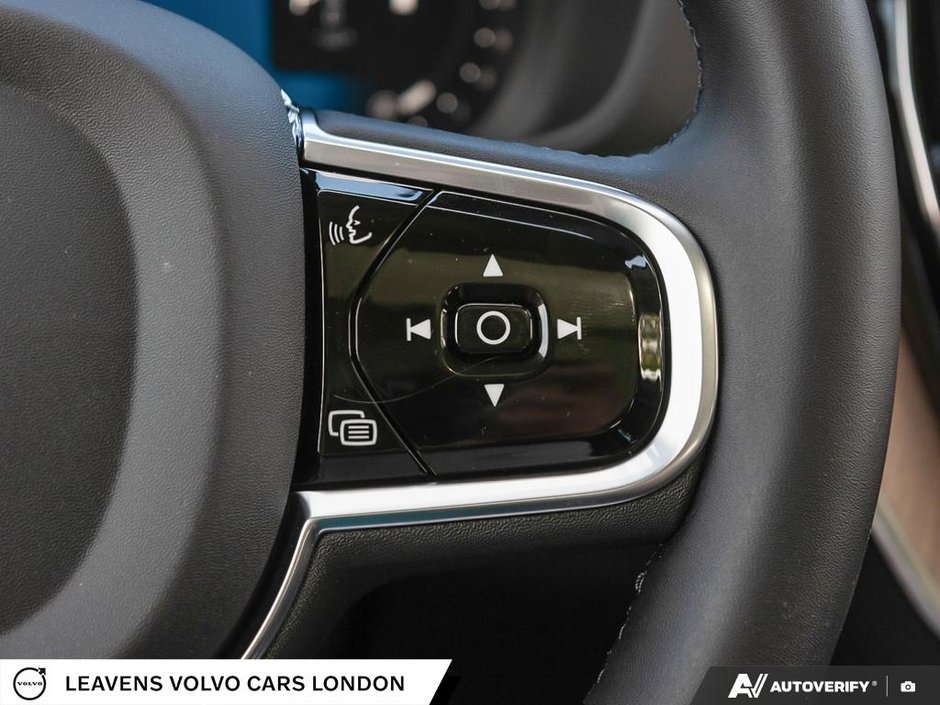 2026 Volvo XC60 PLUS DARK THEME-17