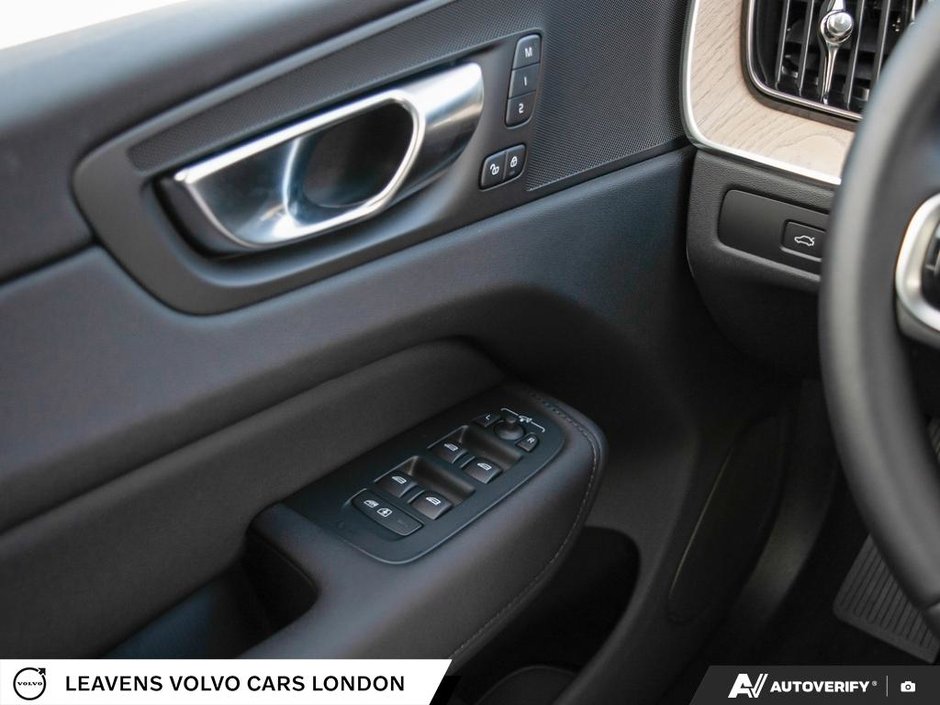 2026 Volvo XC60 PLUS DARK THEME-16