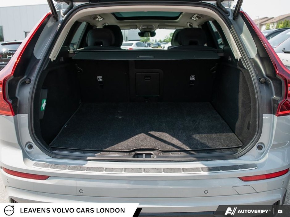 2026 Volvo XC60 CORE DARK THEME-10