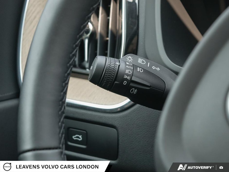 2026 Volvo XC60 CORE DARK THEME-15