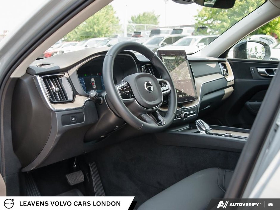 2026 Volvo XC60 CORE DARK THEME-12