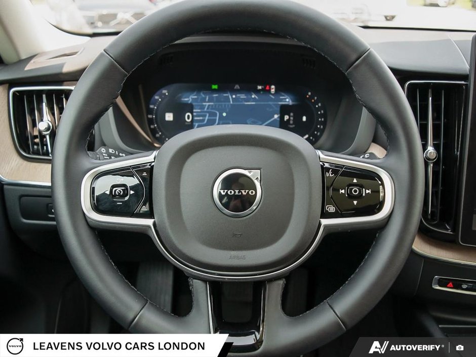 2026 Volvo XC60 CORE DARK THEME-13