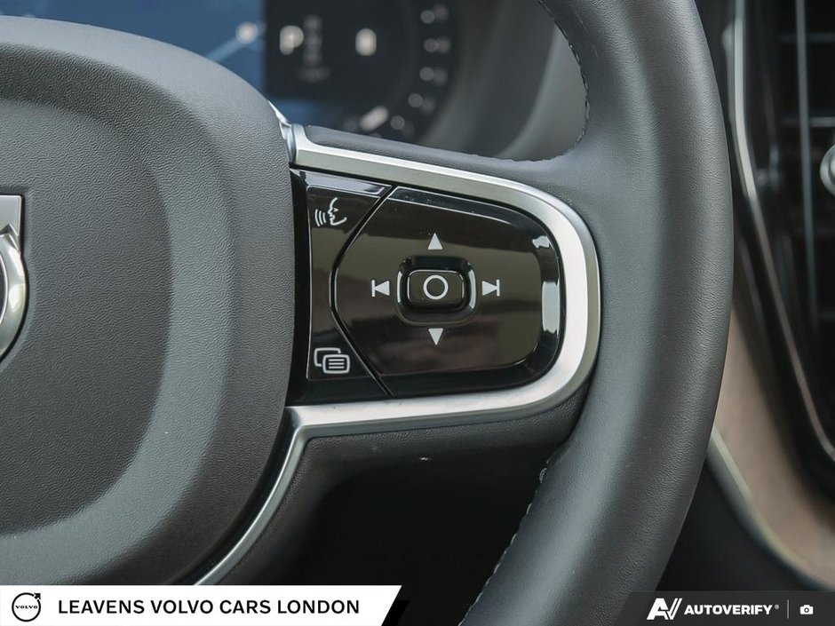 2026 Volvo XC60 CORE DARK THEME-17