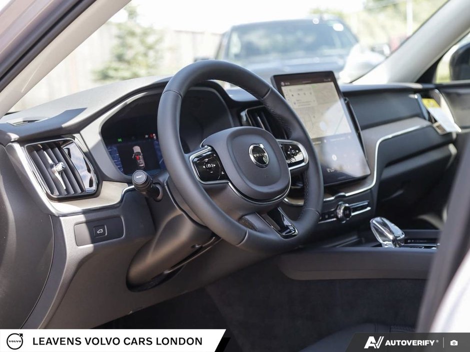 2027 Volvo XC60 PLUS DARK THEME-12