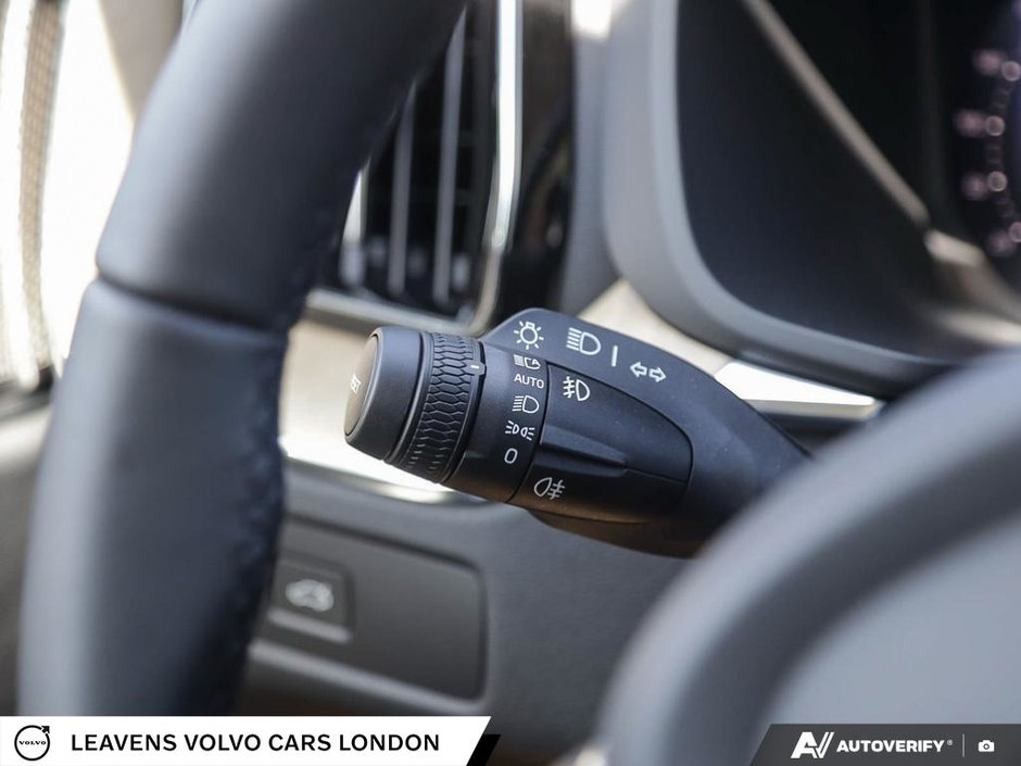 2027 Volvo XC60 PLUS DARK THEME-15