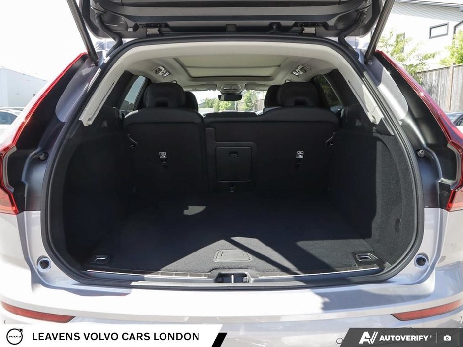 2027 Volvo XC60 PLUS DARK THEME-10