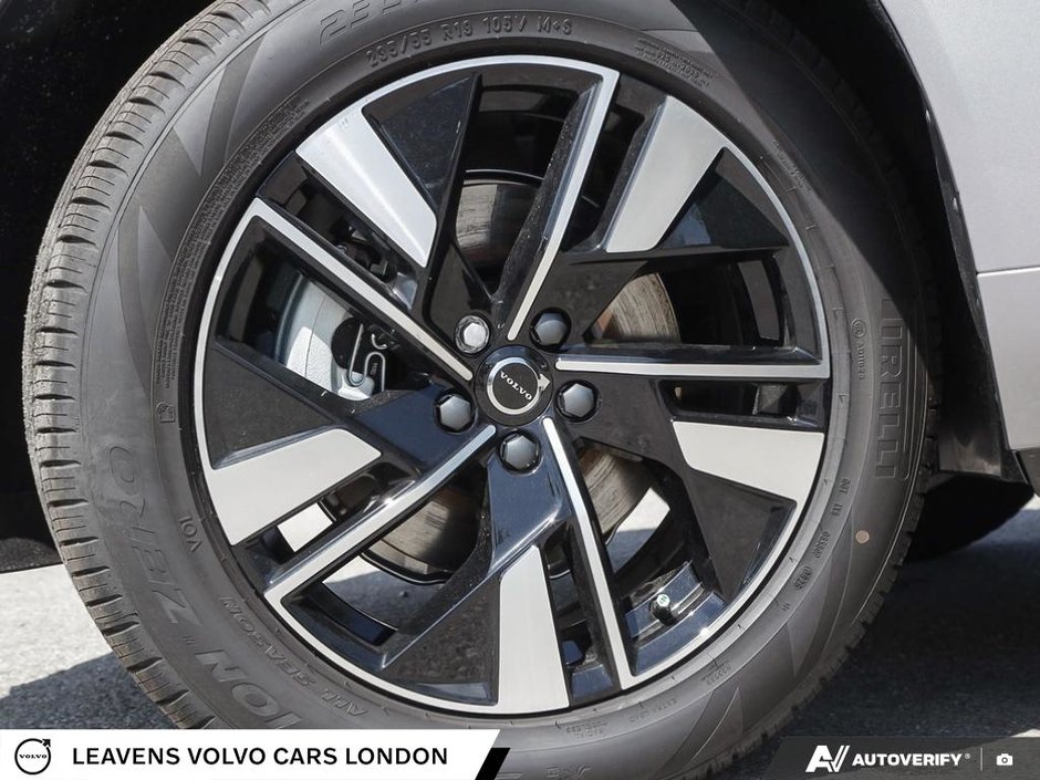 2027 Volvo XC60 PLUS DARK THEME-5
