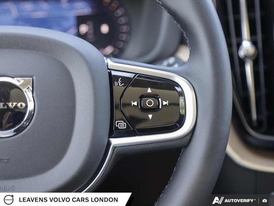 2027 Volvo XC60 PLUS DARK THEME-17