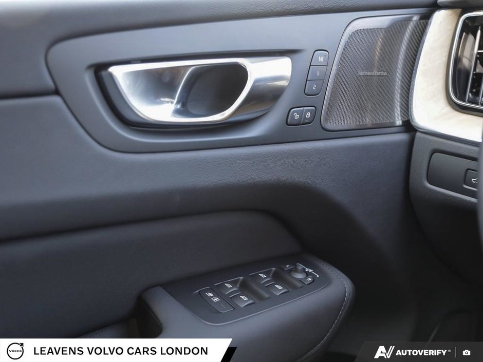 2027 Volvo XC60 PLUS DARK THEME-16
