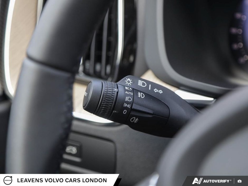 2027 Volvo XC60 PLUS DARK THEME-15