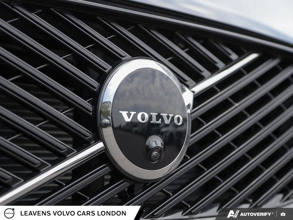 2027 Volvo XC60 PLUS DARK THEME-8