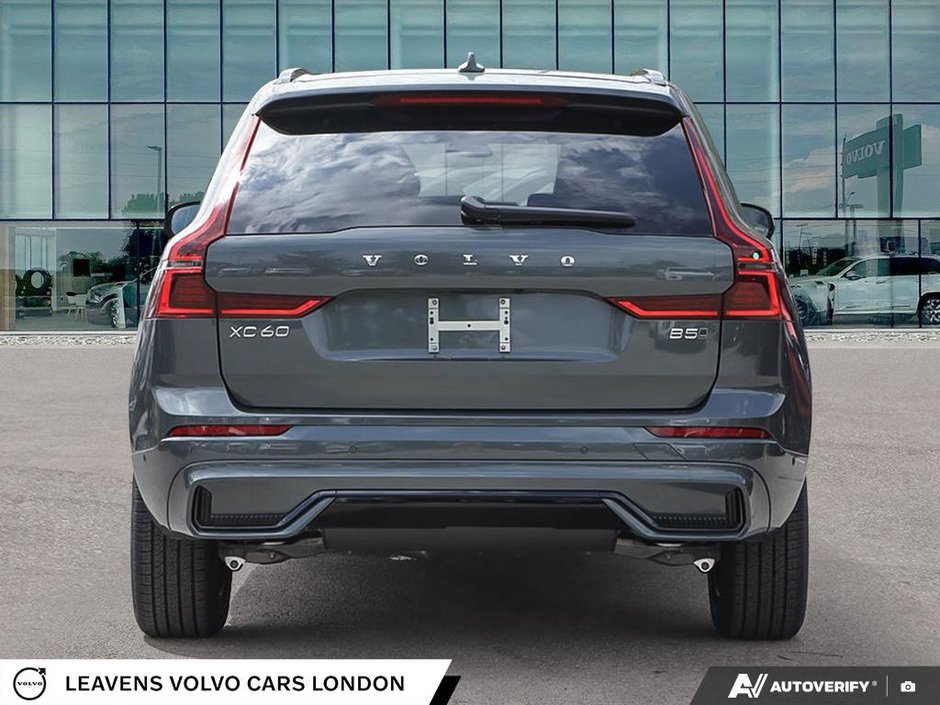 2027 Volvo XC60 PLUS DARK THEME-4