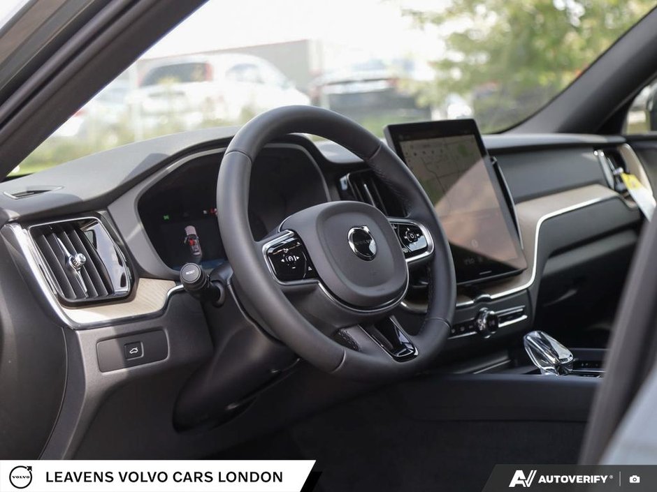2027 Volvo XC60 PLUS DARK THEME-12