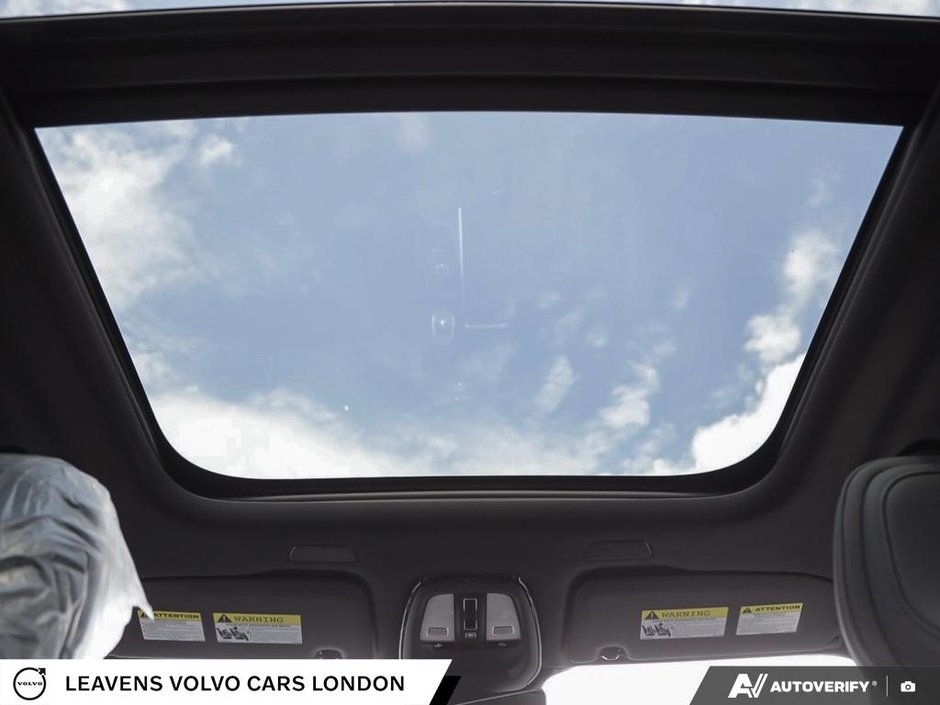 2027 Volvo XC60 PLUS DARK THEME-25