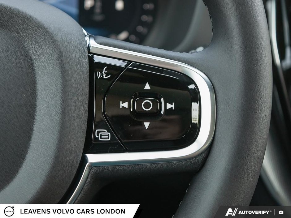 2027 Volvo XC60 ULTRA BLACK EDITION-17