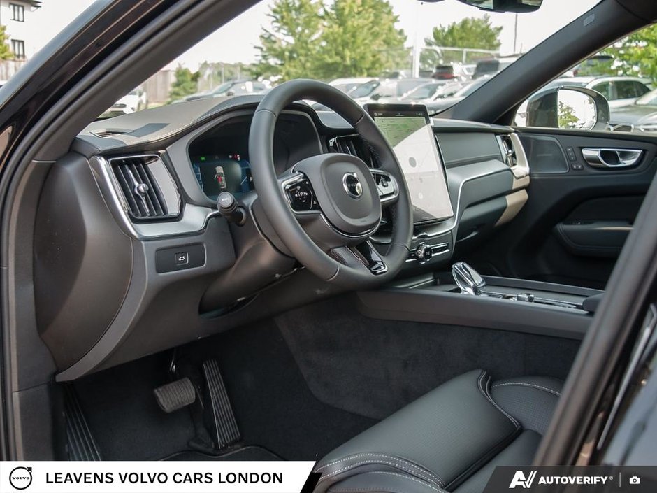 2027 Volvo XC60 ULTRA BLACK EDITION-12