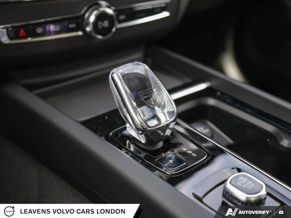 2027 Volvo XC60 ULTRA DARK THEME-18