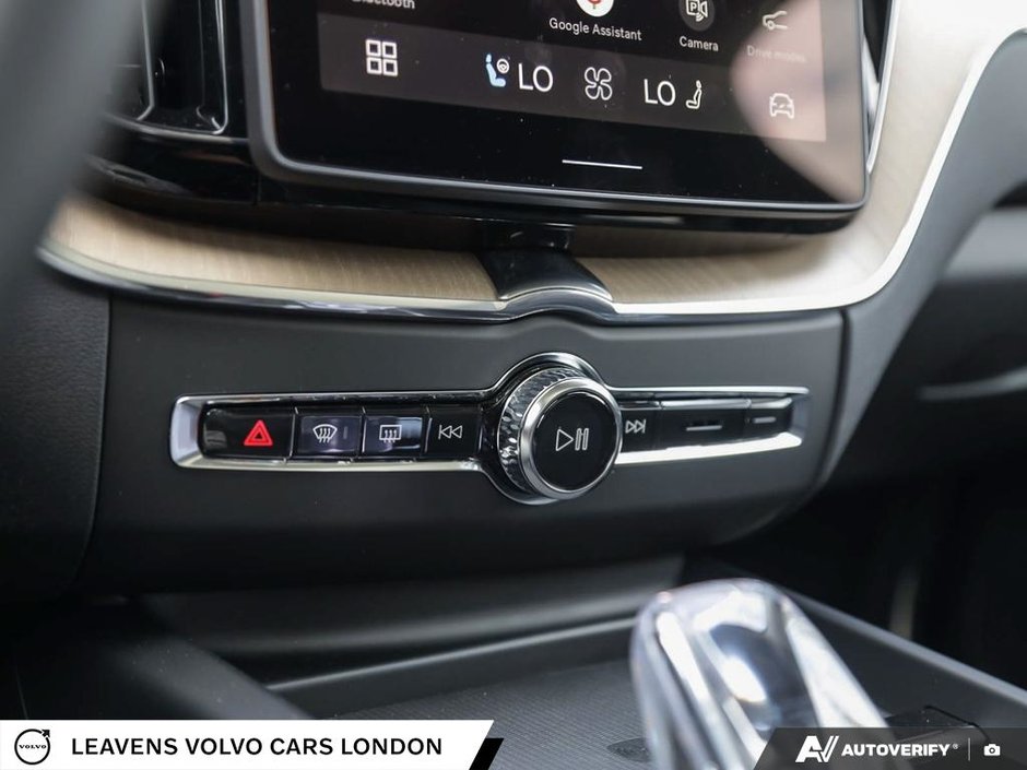 2027 Volvo XC60 ULTRA DARK THEME-19