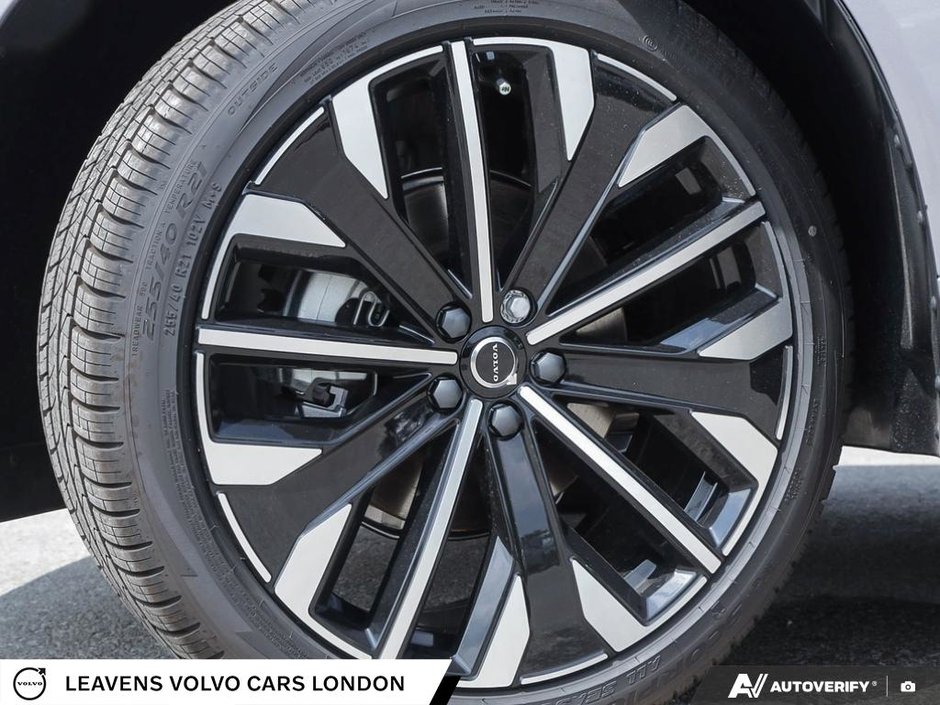 2027 Volvo XC60 ULTRA DARK THEME-5