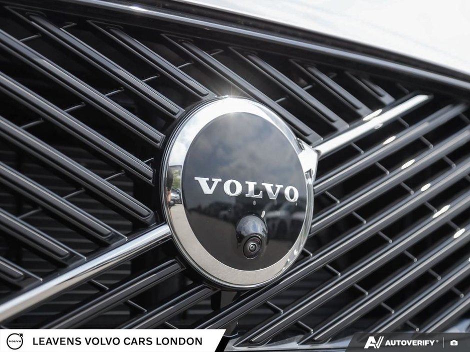 2027 Volvo XC60 ULTRA DARK THEME-8
