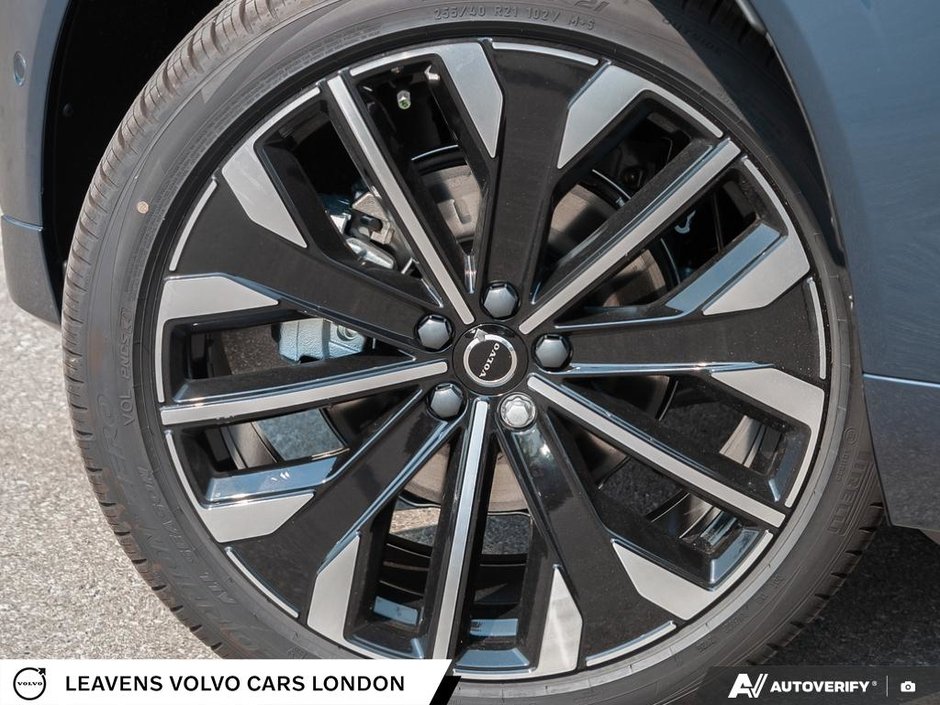 2027 Volvo XC60 ULTRA DARK THEME-5