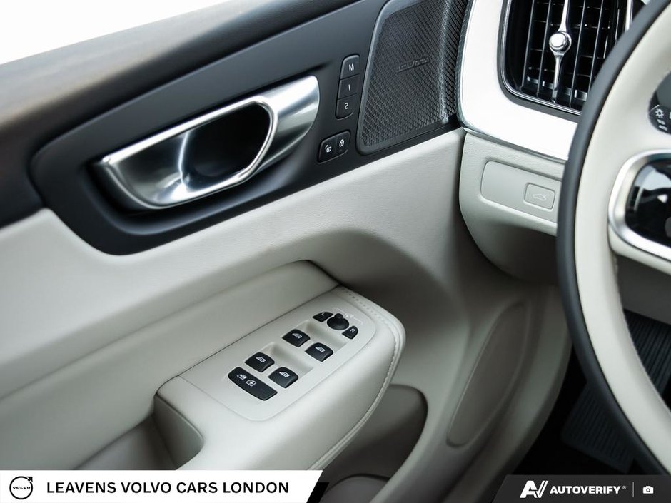 2027 Volvo XC60 ULTRA DARK THEME-16
